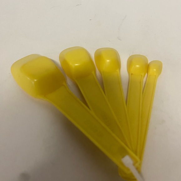 Vintage Rubbermaid Yellow Measuring Spoons Set of 5 . 2231-2236 - Picture 5 of 5
